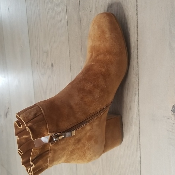 Silent D Women's suede booties with ruffled edge sz 6 mustard - Picture 4 of 11